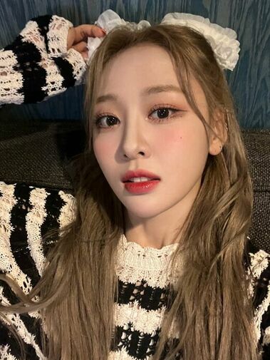Yves (이브)